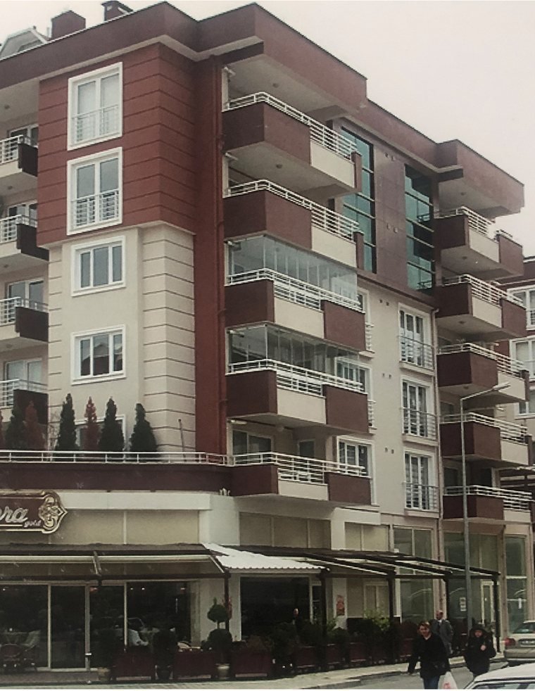 Özlüce Herta Sitesi — sokaktan blok cephesi